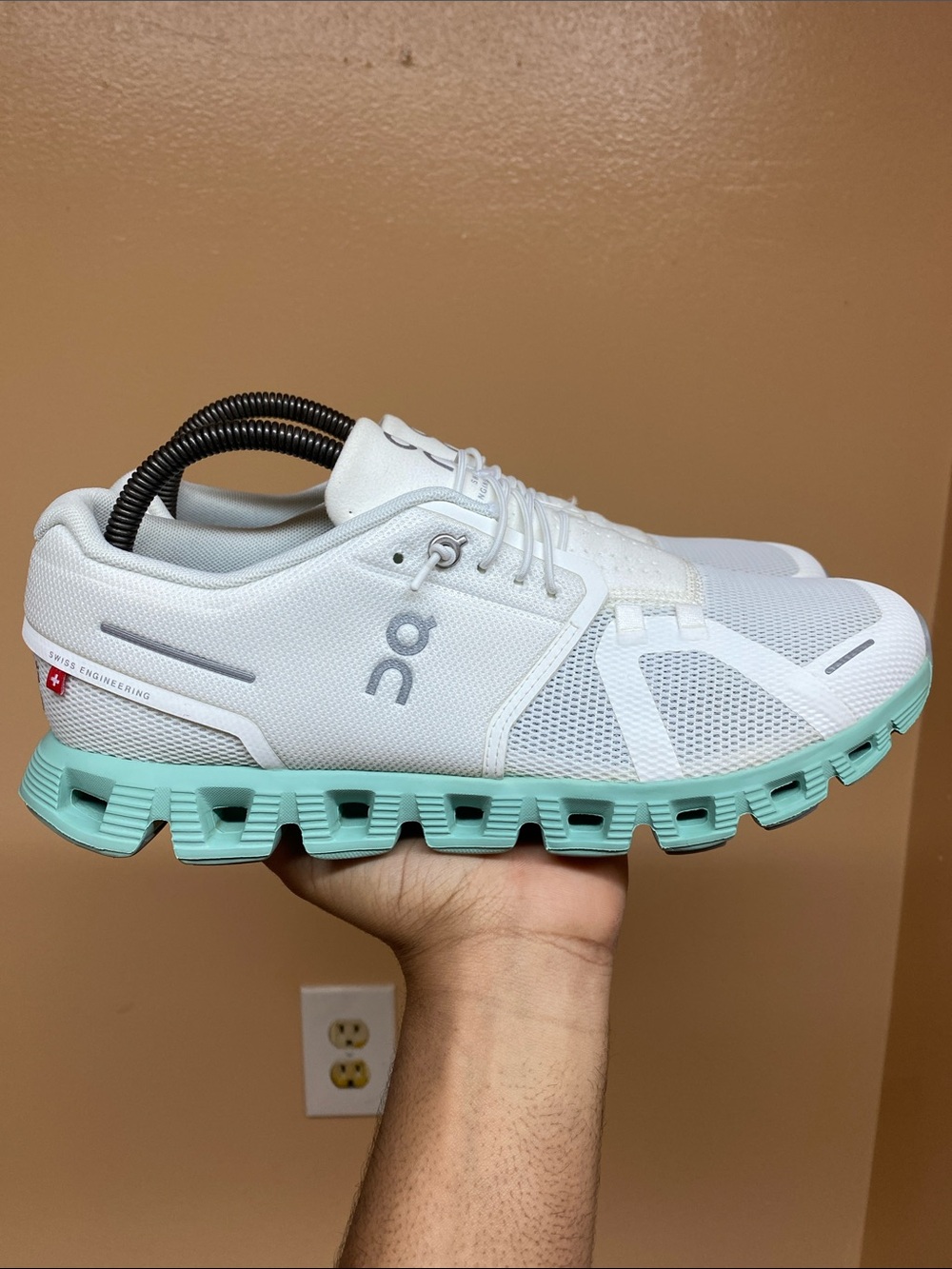 On Running Cloud 5 Women’s Running Sneakers “Undyed White” Size 9